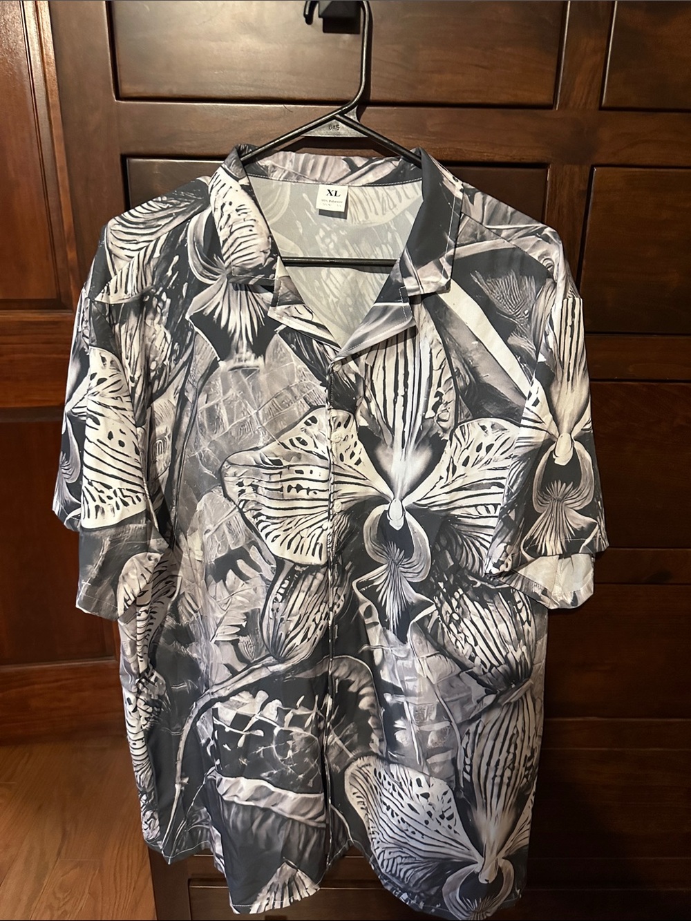 Men's Gray Floral Short-Sleeve Button-Up Shirt